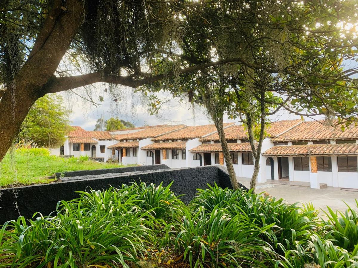 Club Aviva Guatavita - Hostel - Restaurante, Disco & Bar Экстерьер фото