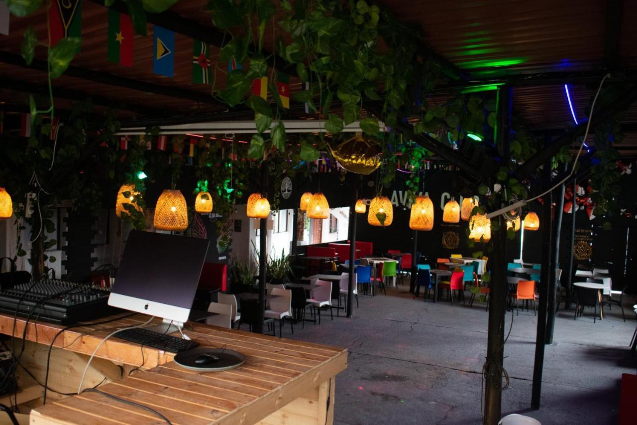 Club Aviva Guatavita - Hostel - Restaurante, Disco & Bar Экстерьер фото